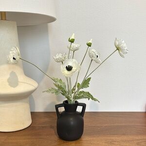 Elegant Black Vase with poppy White Flowers